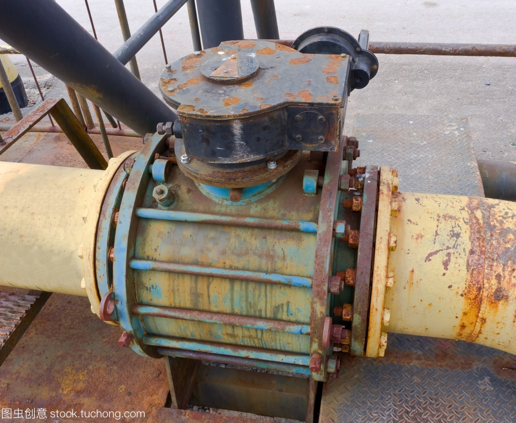 生銹的閥門 歲月腐蝕下的工業(yè)印記與思考